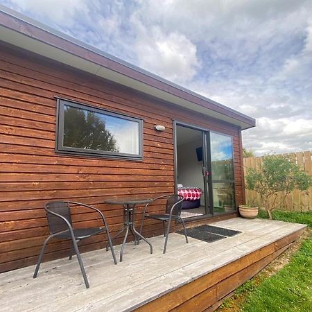 Lake Hawea Cabin With Mountain Views- Outdoor Bath! Екстер'єр фото
