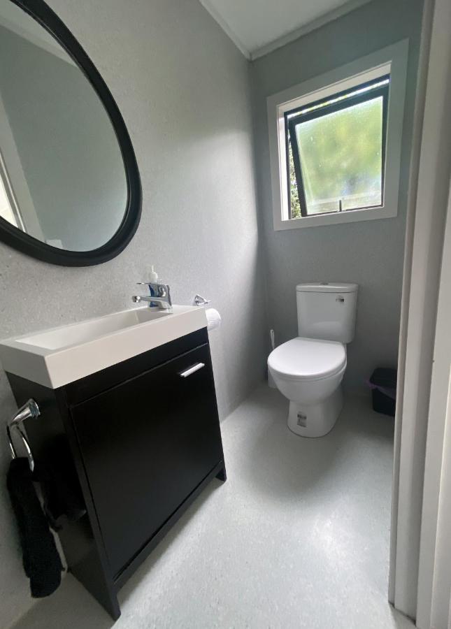 Lake Hawea Cabin With Mountain Views- Outdoor Bath! Екстер'єр фото