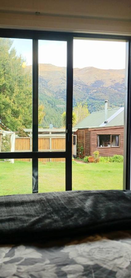 Lake Hawea Cabin With Mountain Views- Outdoor Bath! Екстер'єр фото