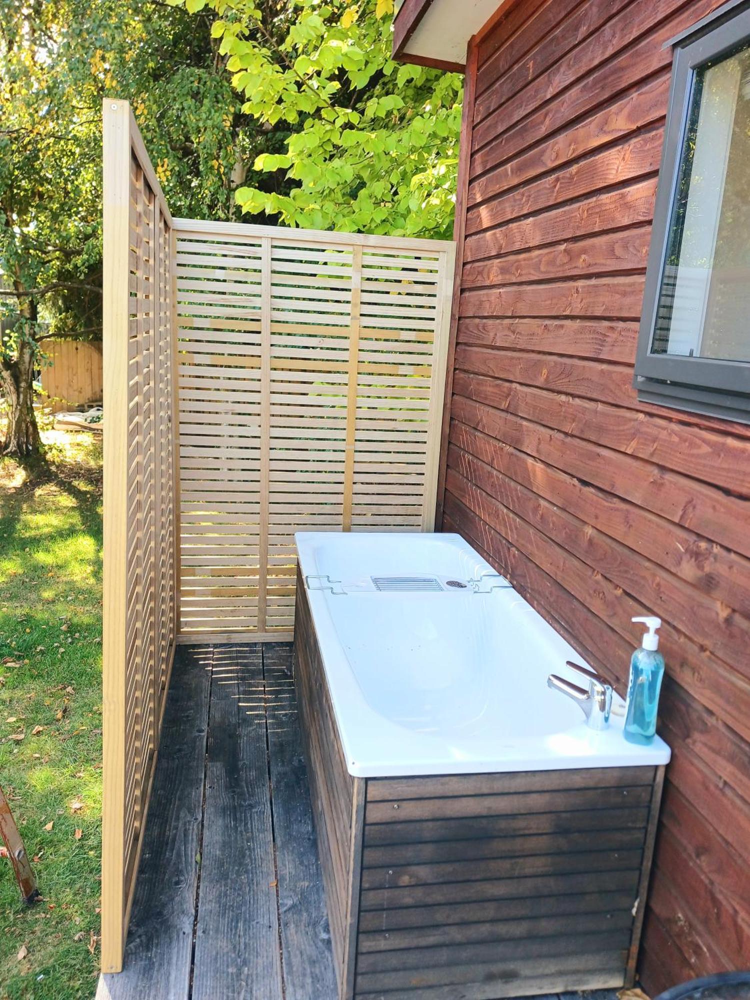 Lake Hawea Cabin With Mountain Views- Outdoor Bath! Екстер'єр фото